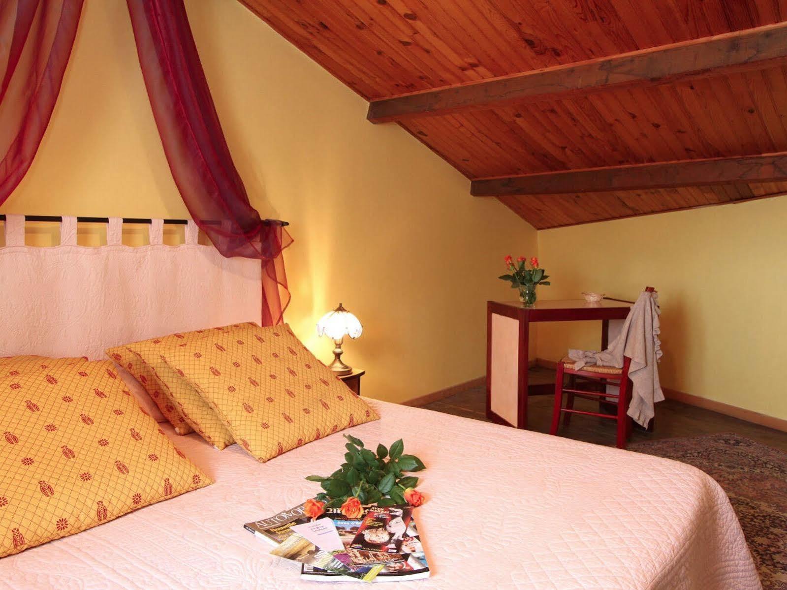 Logis Hotel Le Prieure Bourg-Saint-Andéol Buitenkant foto