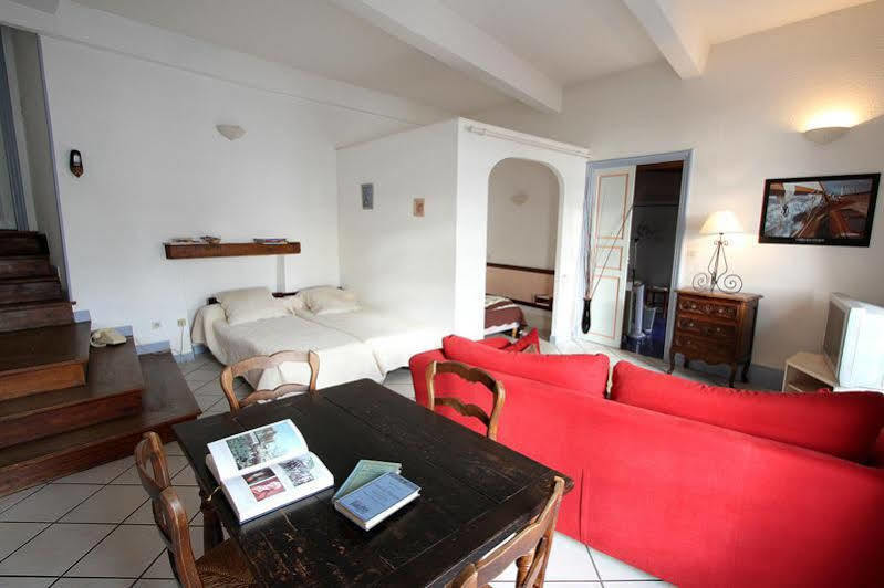 Logis Hotel Le Prieure Bourg-Saint-Andéol Buitenkant foto