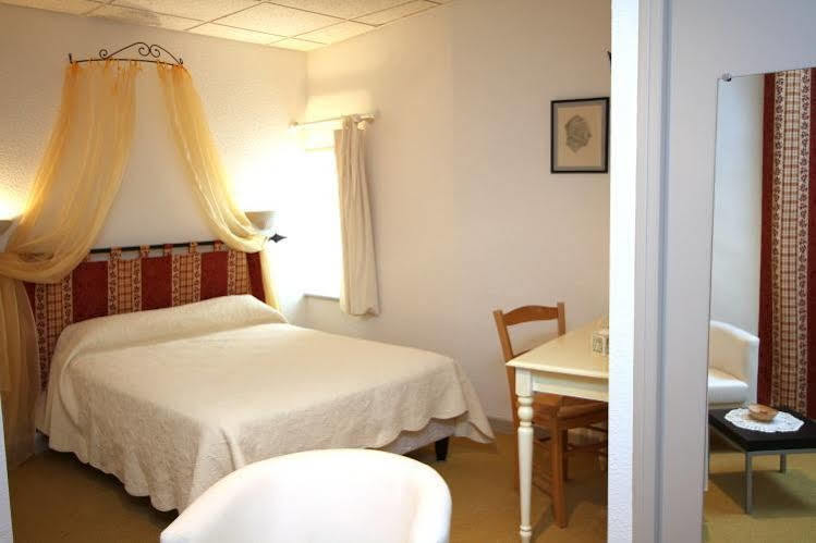 Logis Hotel Le Prieure Bourg-Saint-Andéol Buitenkant foto